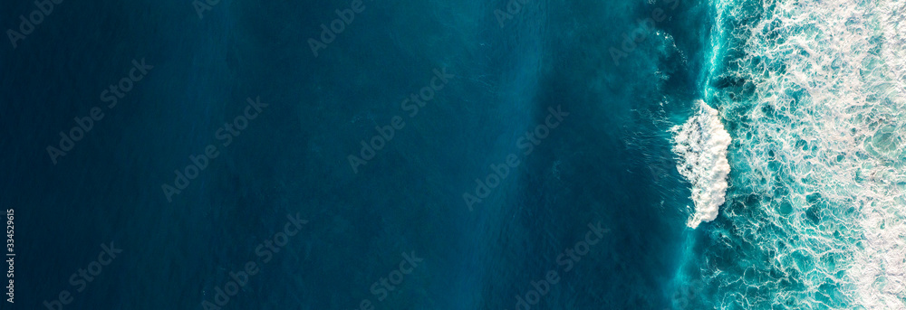 Aerial view to waves in ocean Splashing Waves. - obrazy, fototapety, plakaty 