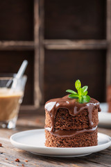 Canvas Print - Chocolate mini cake on the wooden table