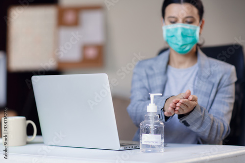 Cuadros en Lienzo Woman hands using hand alcohol gel or sanitizer bottle dispenser, against corona virus Covid-19