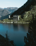 Fototapeta Uliczki -  landscape in the mountains with a cabin and a lake in pyrenees