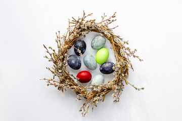 Easter decorations: a homemade wreath of willows and colored colored eggs