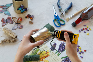 decorating tin cans with decoupage napkins, jute rope and using various decor elements. do it yourse