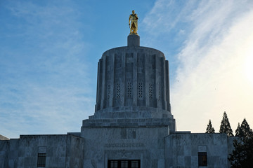 Oregon state capitol building facade view