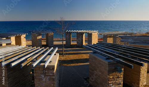 Fotografía Commemorative stonehenge at the old Ajax water treatment plant site on Lake Onta