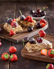 Napoleon cake with pastry cream and fresh berries