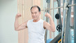 © Me studio - elderty man asian exercising in the gym