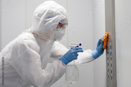Cuadros en Lienzo Concept coronavirus disinfection
