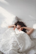 © Forewer - Stock photo - I stay at home awareness social media campaign and coronavirus prevention. Stay home phrase. Girl under the covers in her bed