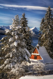 Fototapeta  - Zimowy widok na architekturę Podhala z Giewontem w tle