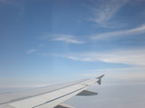 Fototapeta Niebo - 飛行機の窓から眺めた空。