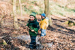 canvas print picture - Jungen spielen mit Stöcken im Wald
