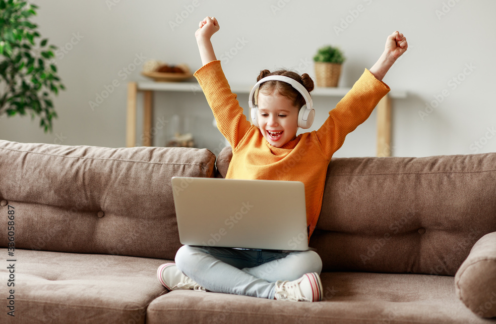 Girl celebrating victory in video game. - obrazy, fototapety, plakaty 