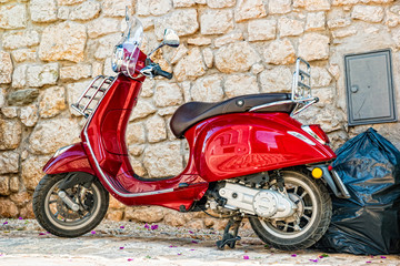 Naklejka na meble Scooter leaning against a wall in Rovinj, Croatia