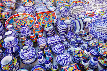 Wall Mural - Colorful traditional Mexican pottery. Talavera style. Souvenirs on sale in local market of Puebla, Mexico.