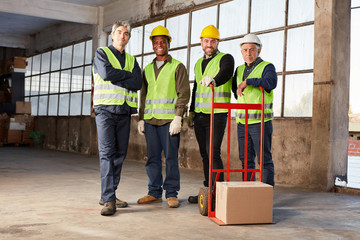 Wall Mural - Industrie Arbeiter Team in Lagerhalle einer Fabrik