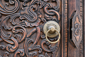 Canvas Print - Features of carved wooden doors and metal doorrings in Chinese classical architecture