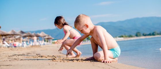 Kids are drawing in sand