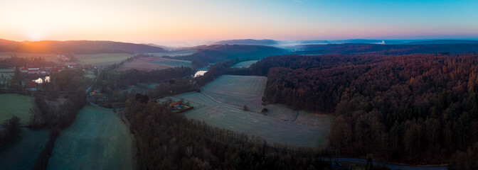  Sonnenaufgang im Warburger Land, Luftaufnahme Panorama, Höxter, Deutschland