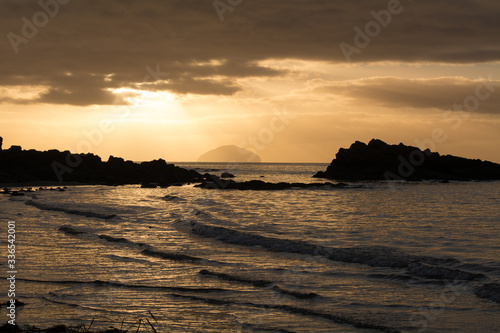 Cuadros en Lienzo Sunset on the beach at Culzean Castle with a view of Ailsa Craig