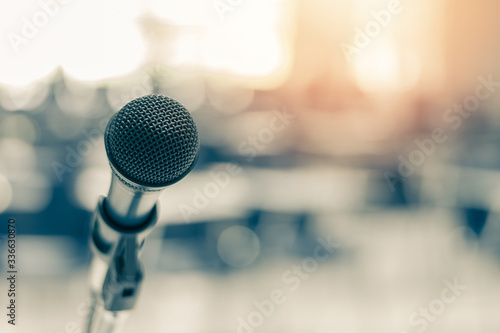 Fotomural Microphone voice speaker in business seminar, speech presentation, town hall mee