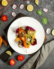 Canvas Print - salmon salad with greens and radish