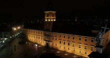 Aerial Video Showing The Old Town, Sigmund Column, Castle Square And Royal Castle In Warsaw At Night. Baroque Architecture Of The Building.