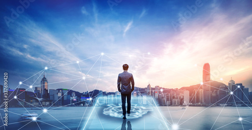 Fotomural Business man on future network city