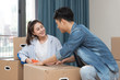 © 浩然 张 - A young asian couple is moving to a new home