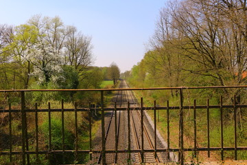 Canvas Print - Blick auf die Eisenbahnstrecke zwischen Fröndenberg un Schwerte in Nordrhein-Westfalen