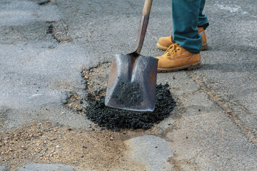 Sealing of asphalt large pits with the asphalt highway