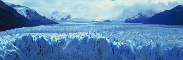 Wall Mural - Panoramic view of icy formations of Perito Moreno Glacier at Canal de Tempanos in Parque Nacional Las Glaciares near El Calafate, Patagonia, Argentina