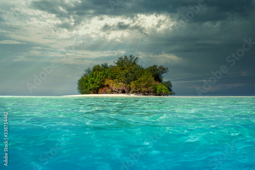 Cuadros en Lienzo Karimunjawa indonesia java beach coastline rocks. Blue, dream.