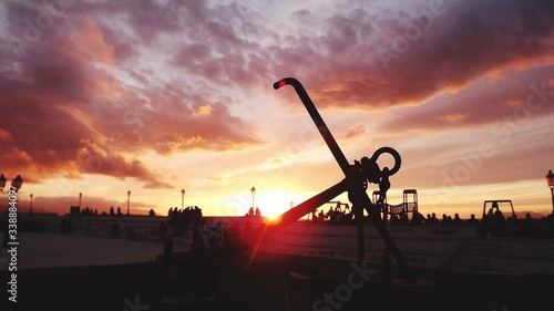 Silhouette Luigi Rizzo Monument Against Cloudy Sky During Sunset Tableau sur Toile
