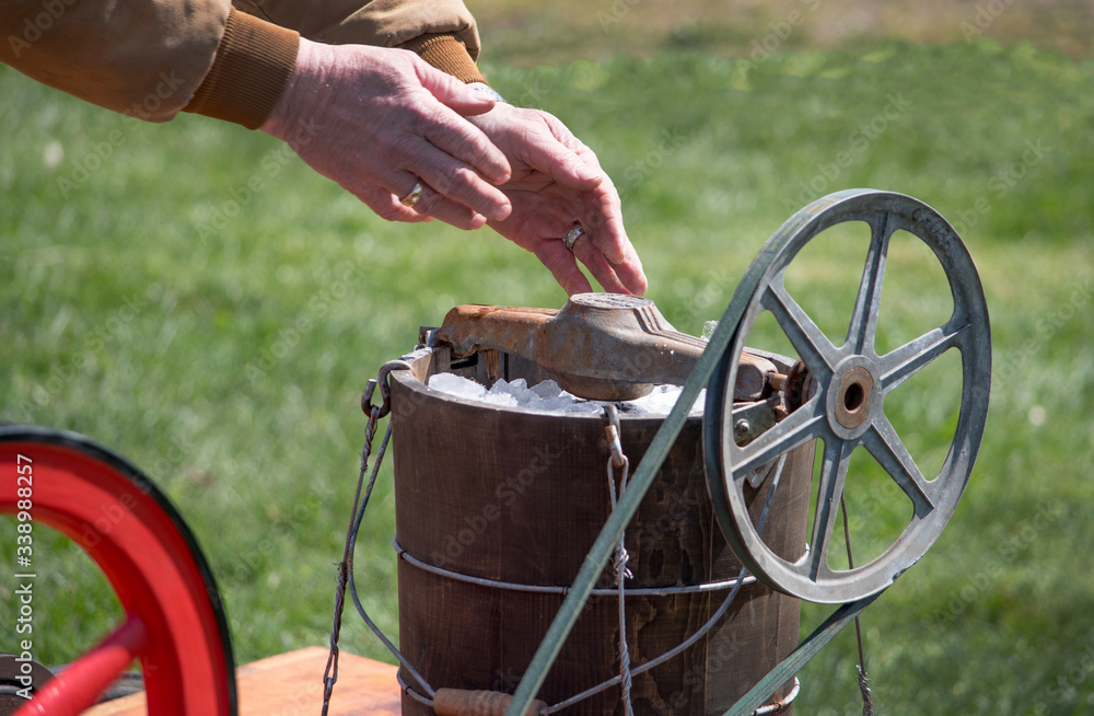 old fashioned ice cream maker electric