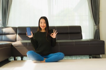 Canvas Print - Portrait beautiful young asian woman use smart mobile phone with coffee cup