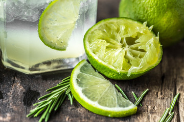 Poster - Fresh lime drinks macro shot