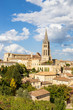 Saint-Émilion, classé Patrimoine Mondial de l'UNESCO, la cité médiévale, l'église collégiale du XIIe siècle et le clocher de l'église monolithe du XIe siècle