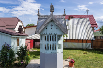 Sticker - Covered weel in front of a house in Romanian village of Marginea