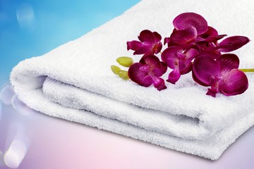 Canvas Print - Spa concept with towels and flowers on table