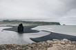Der schwarze Strand Reynisfjara auf Island