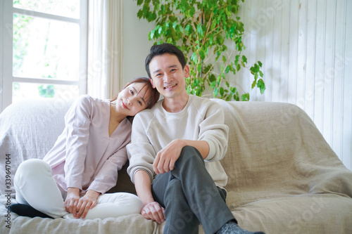 カップル 夫婦 カフェ 喫茶店 デート スマホ 笑顔 携帯 人物 若い 男性 サラリーマン 女性 若い女性 代 30代 外国人 外人 韓国人 台湾人 中国人 恋人 朝 昼 屋内 室内 窓 窓際 飲食店 レストラン ティータイム 恋 幸せ 仲良し かわいい きれい 嬉しい カジュアル カップル 夫婦 カフェ 喫茶店 デート スマホ 笑顔 携帯 人物 若い 男性 サラリーマン 女性 若い女性 代 30代 外国人 外人 韓国人 台湾人 中国人 恋人 朝 昼 屋内 室内 窓 窓際 飲食店 レストラン ティータイム 恋 幸せ 仲良し かわいい きれい 嬉しい カジュアル
