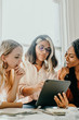 © rawpixel.com - Women startup business meeting
