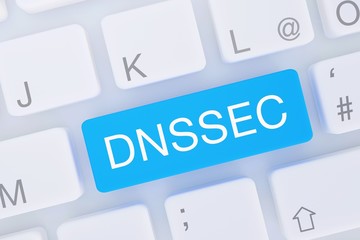 DNSSEC. Computer Tastatur von oben zeigt Taste mit Wort hervorgehoben. Software, Internet, Programm