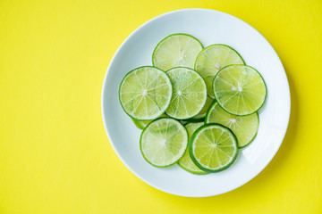 Canvas Print - Slices of freshly cut lime