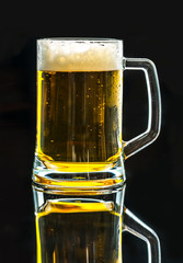 Canvas Print - A glass of cold beer macro photography