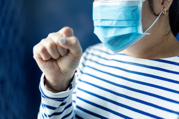 Poster - Sick woman wearing a face mask to stop the spread of coronavirus