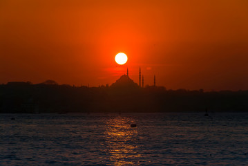 Wall Mural - Fatih, Istanbul, Turkey, 03 March 2007: Sunset, Suleymaniye Mosque, Sultan Suleyman 1557