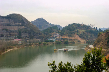 Sticker - lake in the mountains