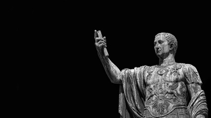  Cezar Augustus Nerva Cesarz starożytnego Rzymu posąg z brązu w Forum Cesarskim (czarno-białe z miejsca na kopię)