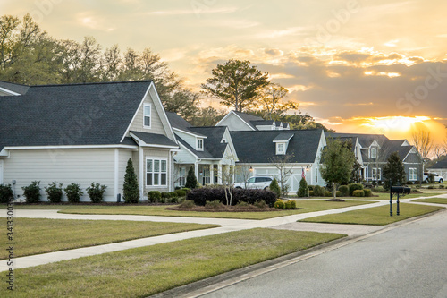 Fotografía A street view of a new construction neighborhood with larger landscaped homes an